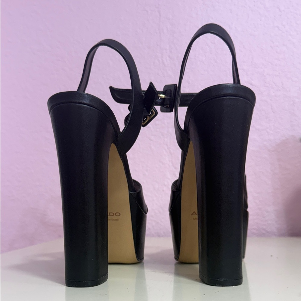 Elegant Black Platform Sandals - Picture 4 of 7